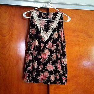 Women's black floral tank top